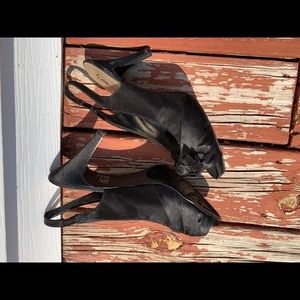 Peep toe pumps, sassy!